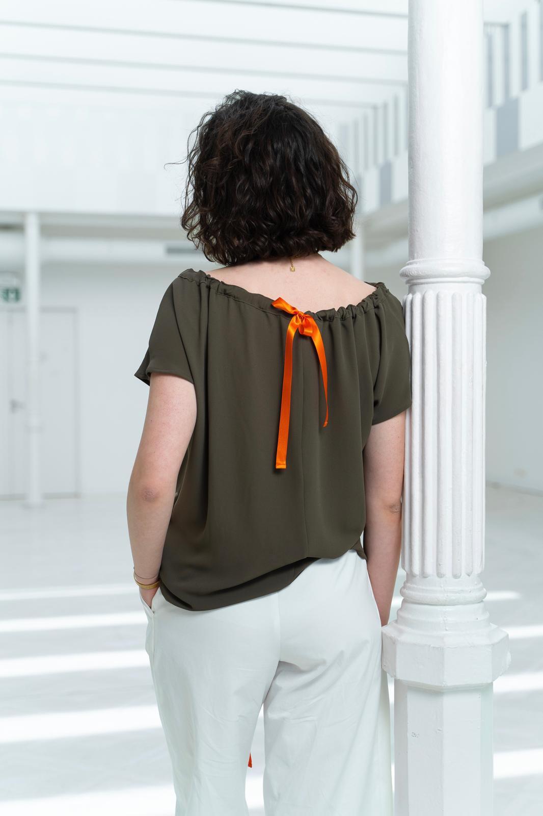 Leonie - Green ribbon fluid top