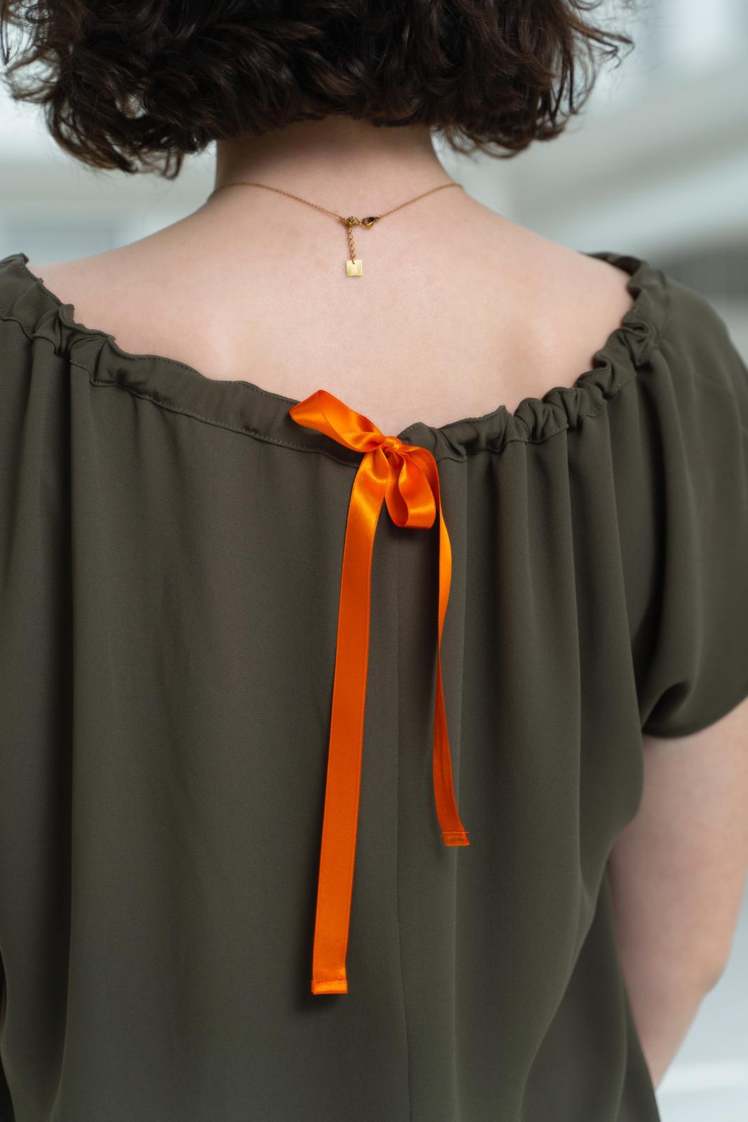 Leonie - Green ribbon fluid top