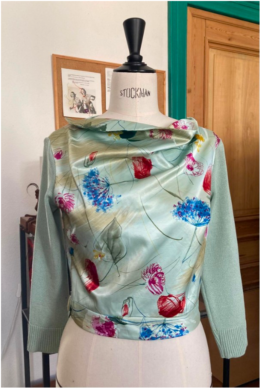 Blouse vert d'eau col drapé