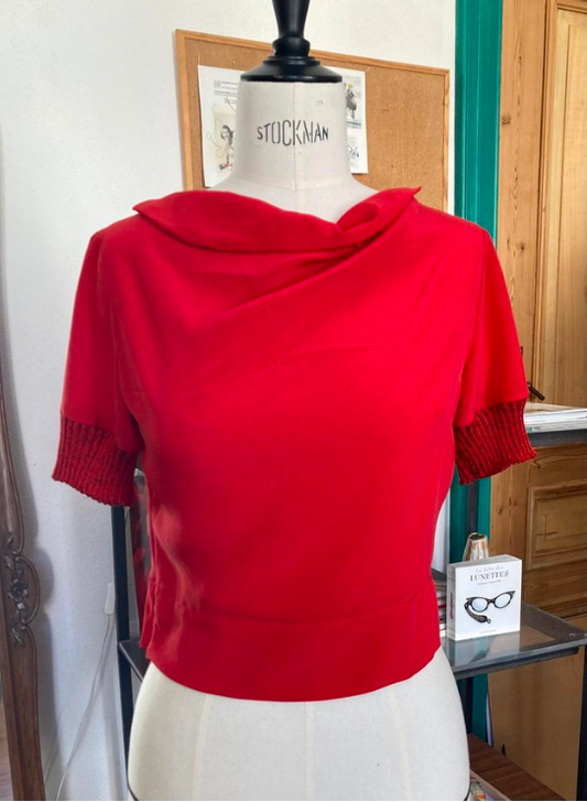 Blouse rouge col drapé