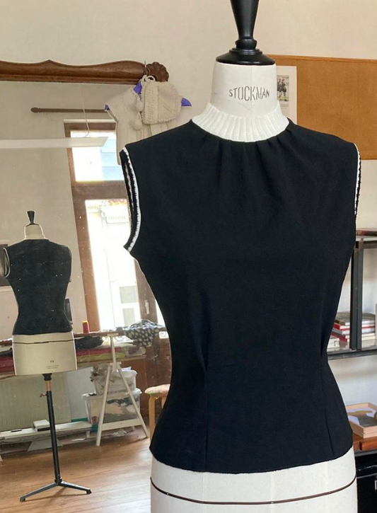 Blouse noire col maille blanc