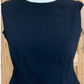 Top noir col blanc, emmanchures maille noire